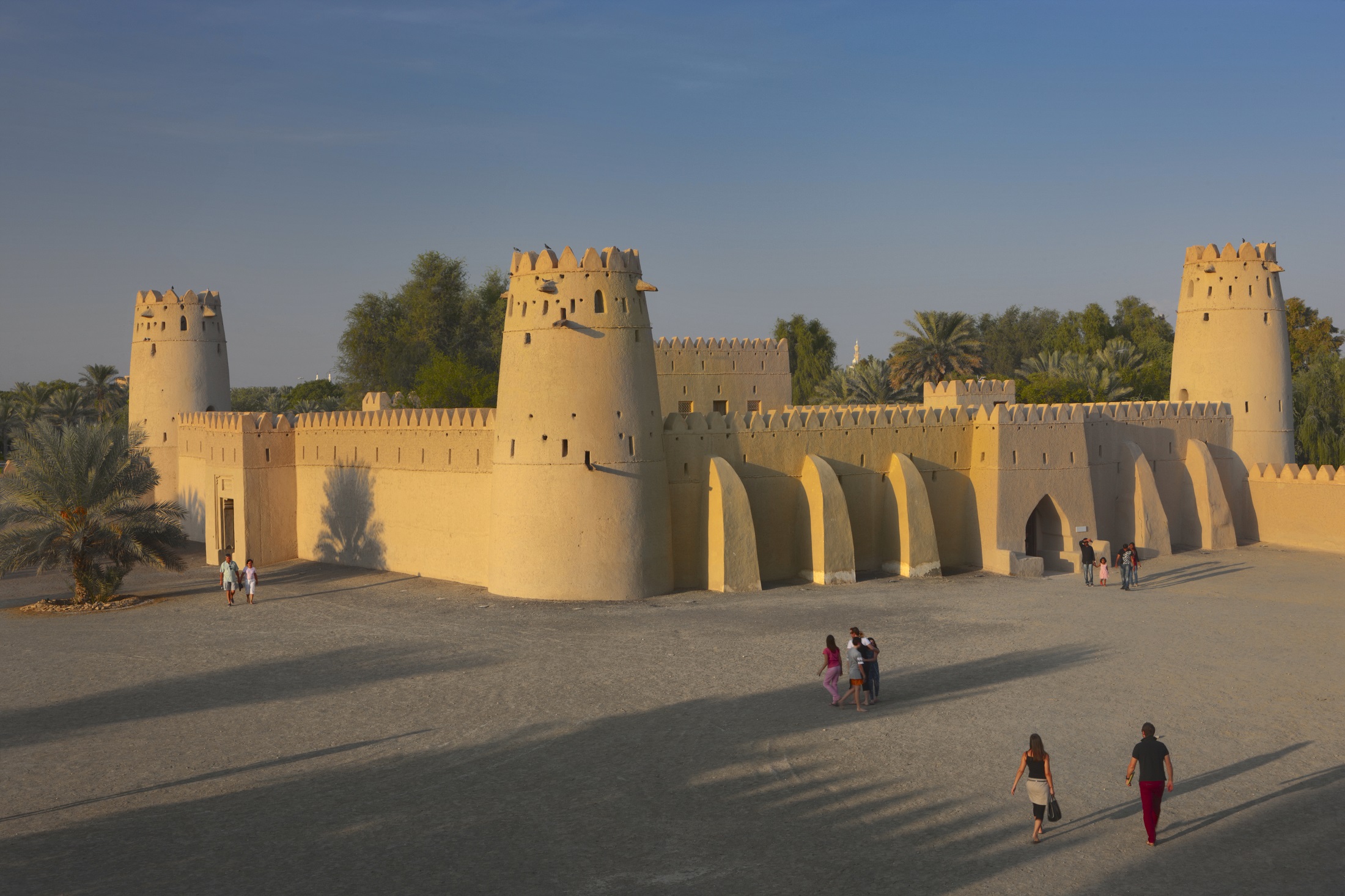 جولات سياحية في قلعة الجاهلي بالعين