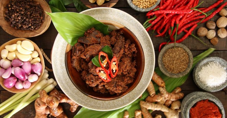 الأطباق الإندونيسية من بيور سكاي لاونج