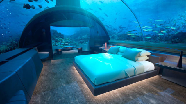 فندق تحت الماء في جزر المالديف Underwater hotel in Maldives