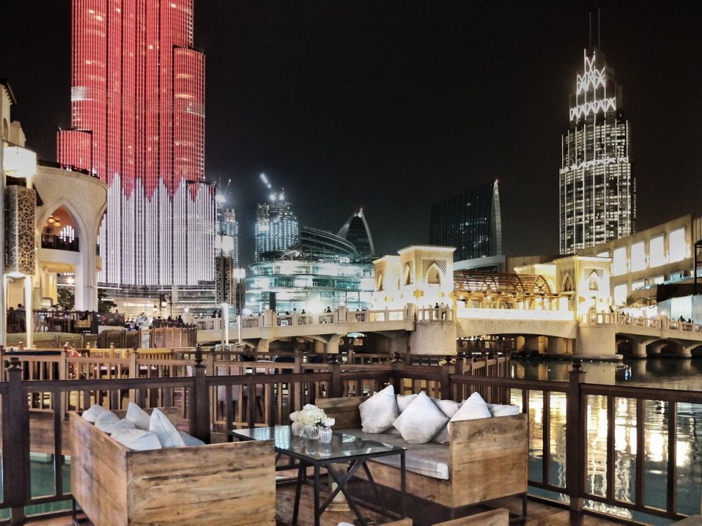 مطعم سراج في سوق البحار