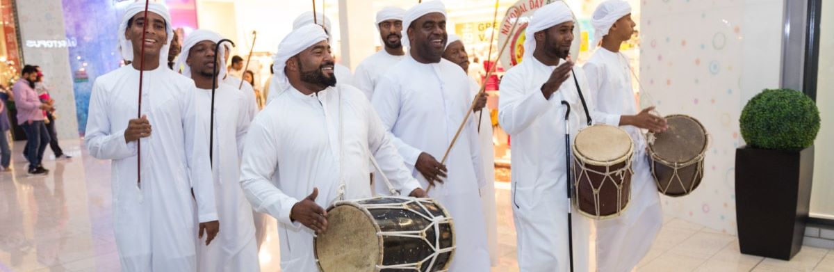 عروض موسيقى شعبية إحتفالاً بعيد الإتحاد ال47