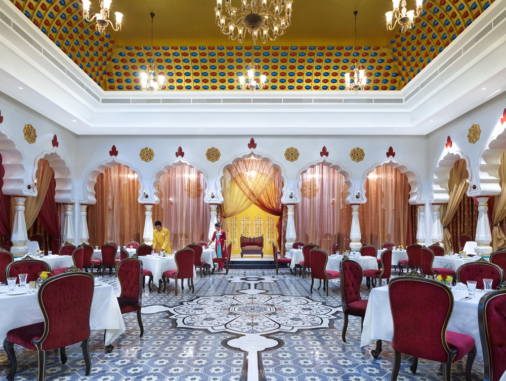 مطعم موغال إي أزام في بوليوود باركس دبي