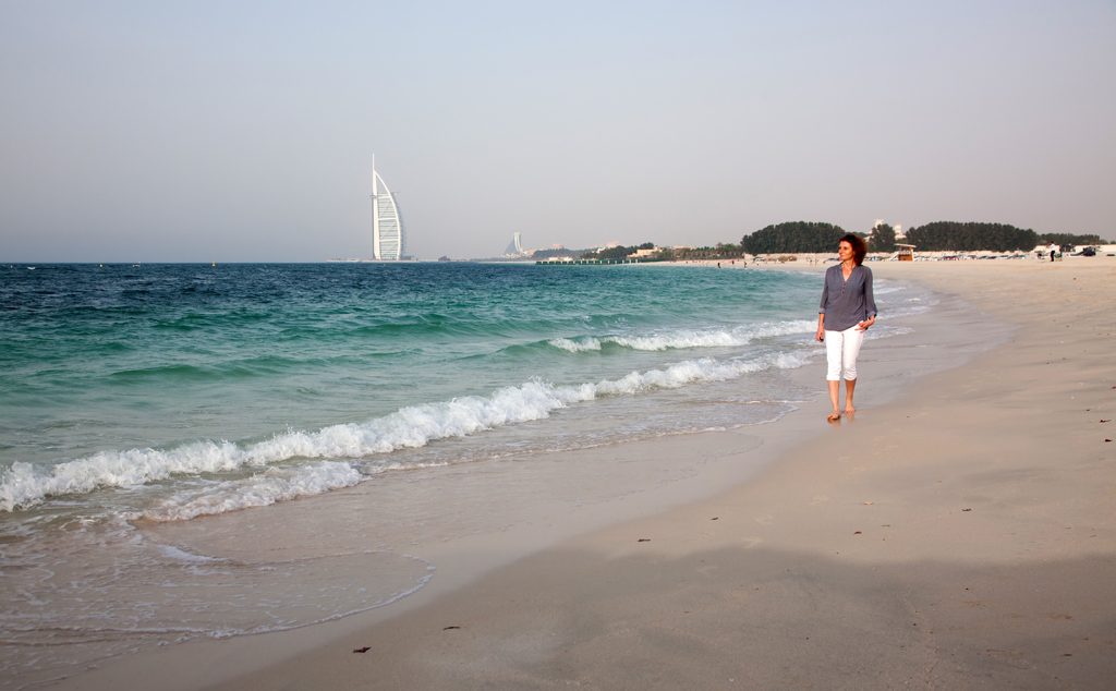 شاطئ القصر الأسود Black Palace Beach