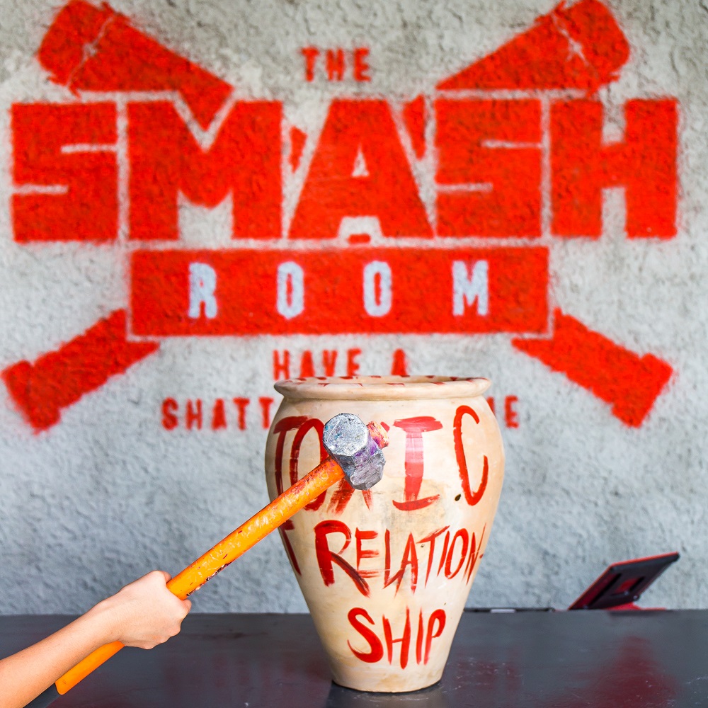 أمسية السيدات من غرفة التحطيم The Smash Room