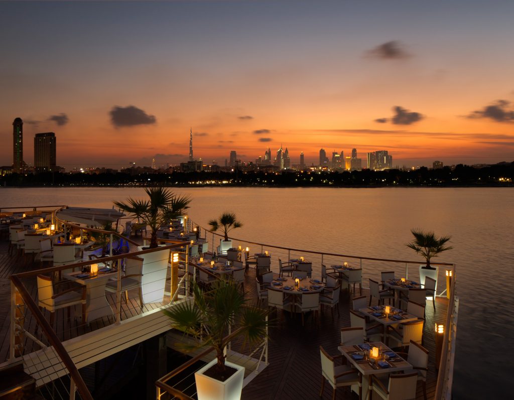 تراس مطعم بوردووك في نادي خور دبي للجولف واليخوت