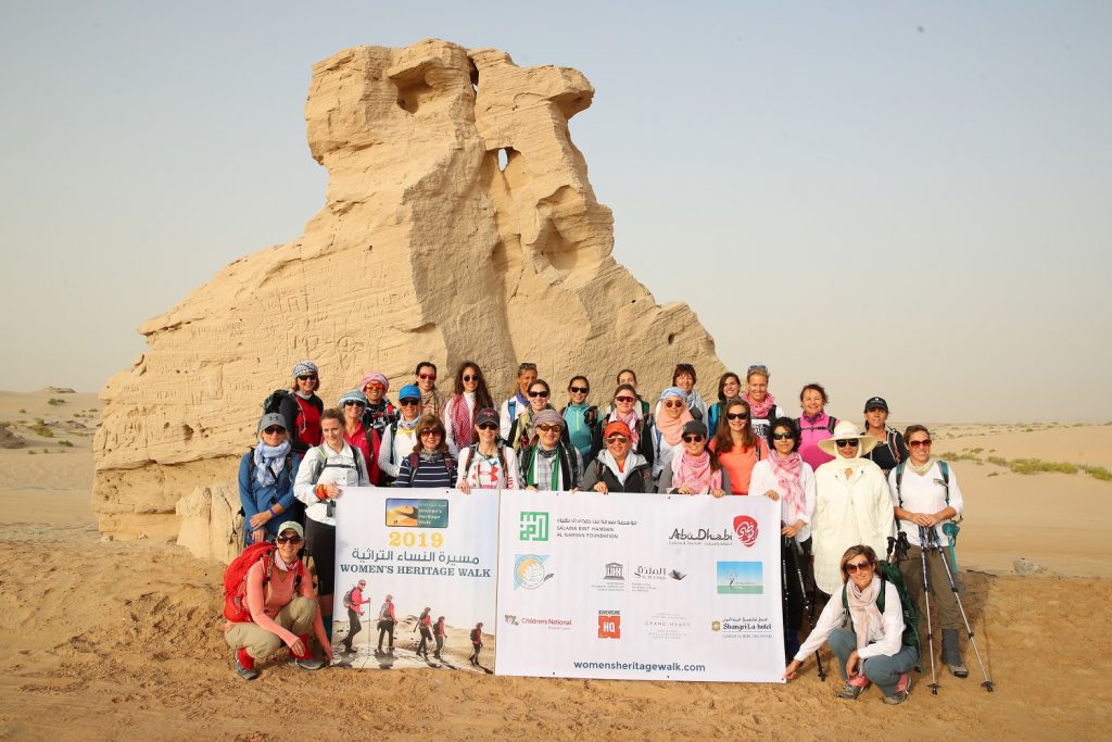 مسيرة النساء التراثية للمغامرة الصحراوية الخامسة