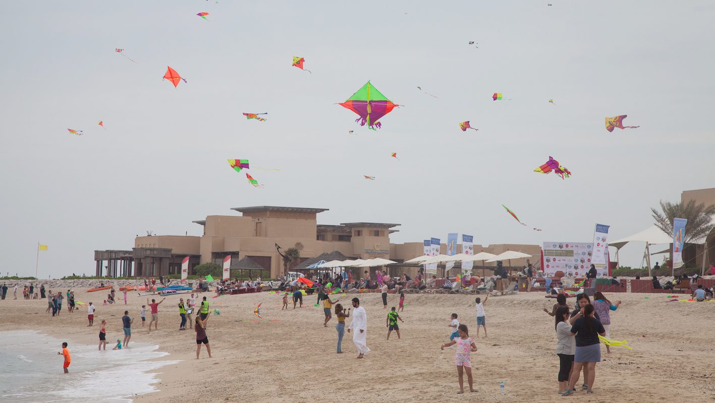 مهرجان الطائرات الورقية في جزيرة صير بني ياس