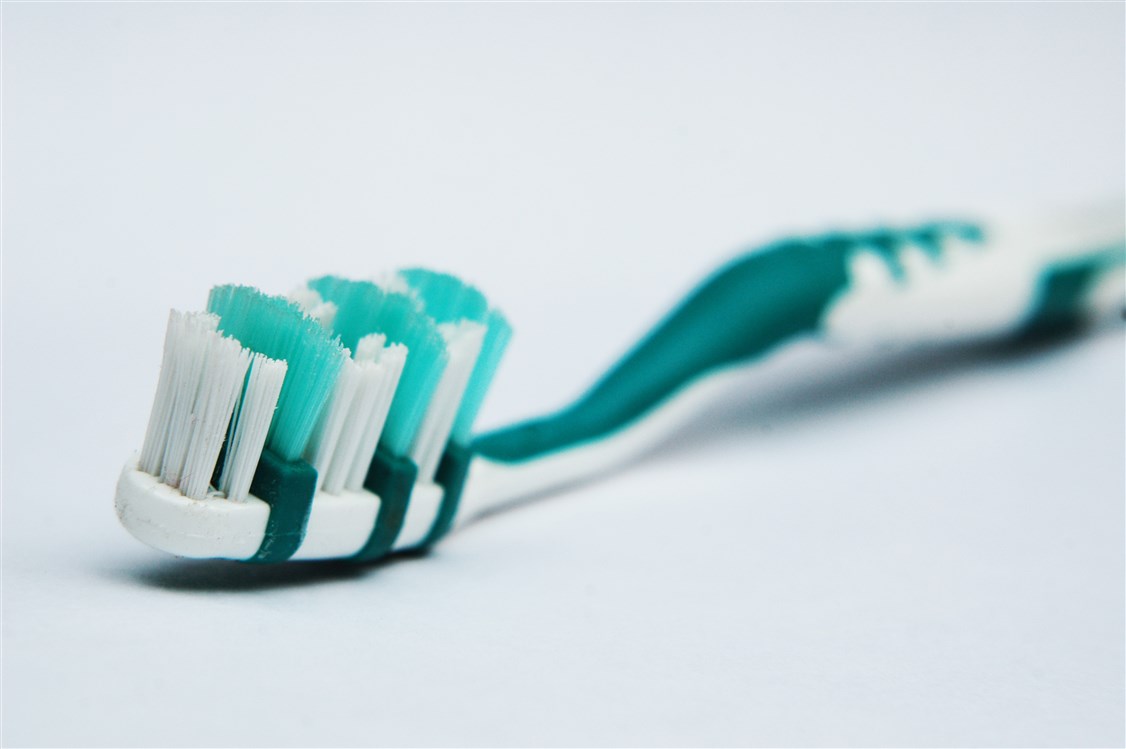 تنظيف فرشاة الأسنان