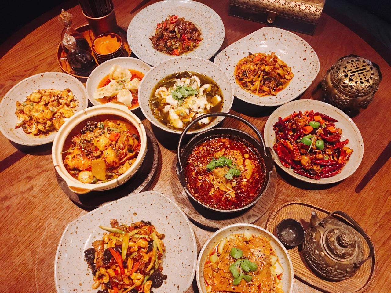 مطعم داي باي دونغ يحتفي بمهرجان سيتشوان للمأكولات الصينية