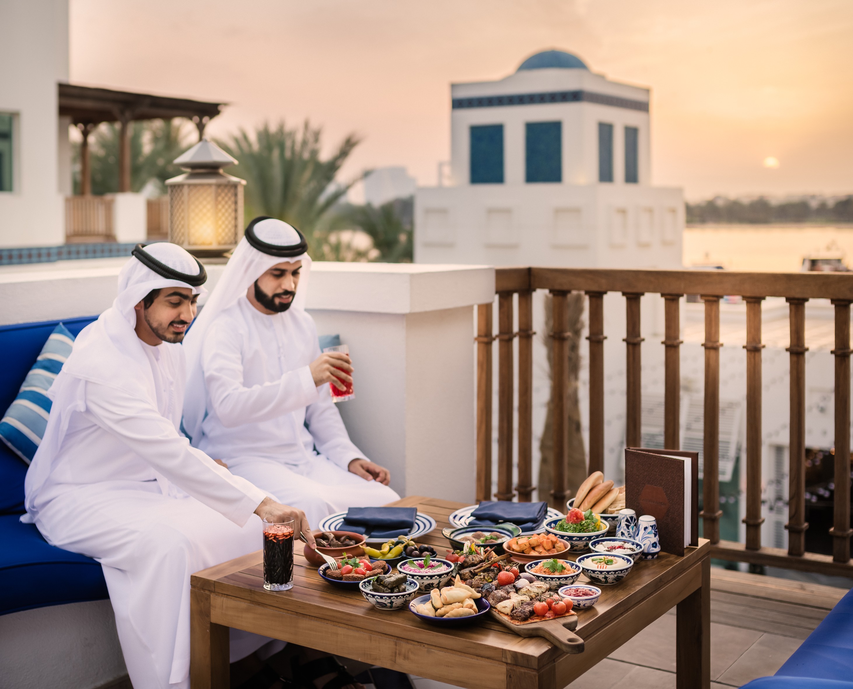 عروض الإفطار و السحور الرمضاني في مطعم كافيه أرابيسك دبي