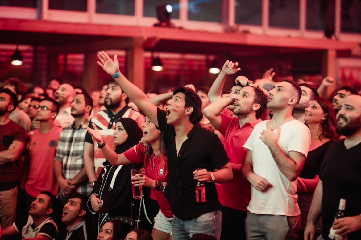 لا تفوتوا متابعة مباريات بطولات الدوري الإنكليزي الممتاز في نادي باراستي