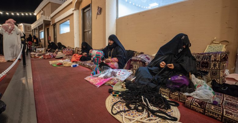 Ø§Ù„Ù‚Ø±ÙŠØ© Ø§Ù„ØªØ±Ø§Ø«ÙŠØ© Ø§Ù„Ø¥Ù…Ø§Ø±Ø§ØªÙŠØ© ØªØ´Ø§Ø±Ùƒ ÙÙŠ Ù…Ù‡Ø±Ø¬Ø§Ù† Ø³ÙˆÙ‚ Ø¹ÙƒØ§Ø¸ 2019 Ø¹ÙŠÙ† Ø¯Ø¨ÙŠ ØªØ¹Ø±Ù Ø¹Ù„Ù‰ Ù…Ø·Ø§Ø¹Ù… ÙˆØ§Ù…Ø§ÙƒÙ† Ø§Ù„Ø³Ù‡Ø± ÙÙ‰ Ø¯Ø¨ÙŠ Ø§Ù„Ù‚Ø±ÙŠØ© Ø§Ù„ØªØ±Ø§Ø«ÙŠØ© Ø§Ù„Ø¥Ù…Ø§Ø±Ø§ØªÙŠØ©