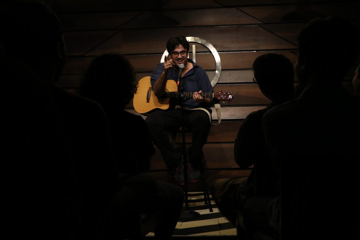 عرض الكوميدي كارونيش تالوار في بوليوود باركس دبي