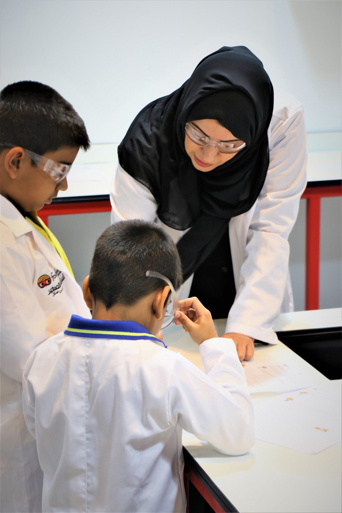 مدينة الطفل دبي تستضيف مختبر علوم فورشرفيلت المستكشف الصغير