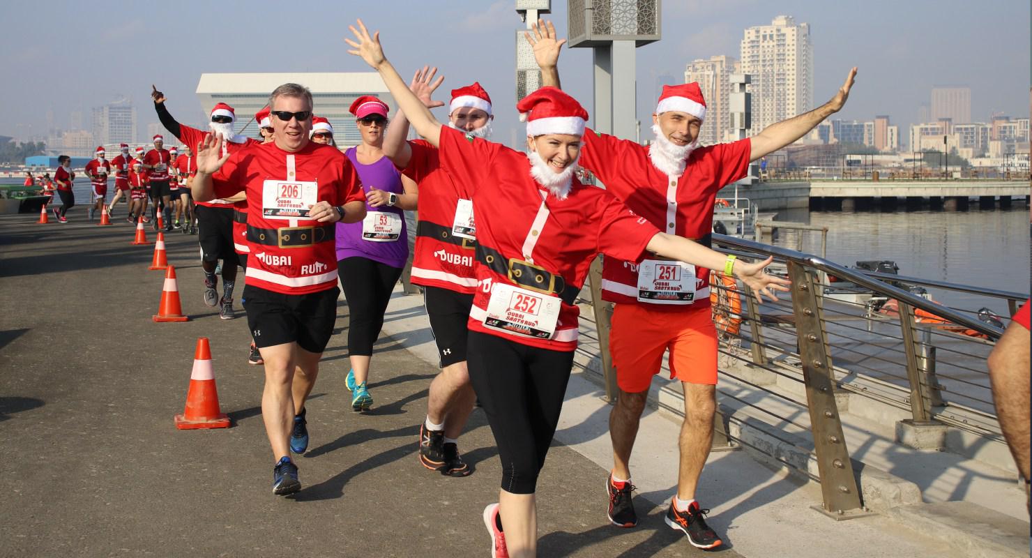 فعالية ذا سانتا ران في دبي dubai festival city santa run