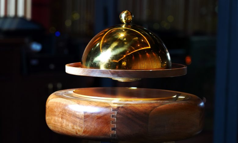 DOORS Freestyle Grill brings another ‘first’ to Dubai’s culinary landscape with the introduction of ‘levitating plates’ to the dining experience