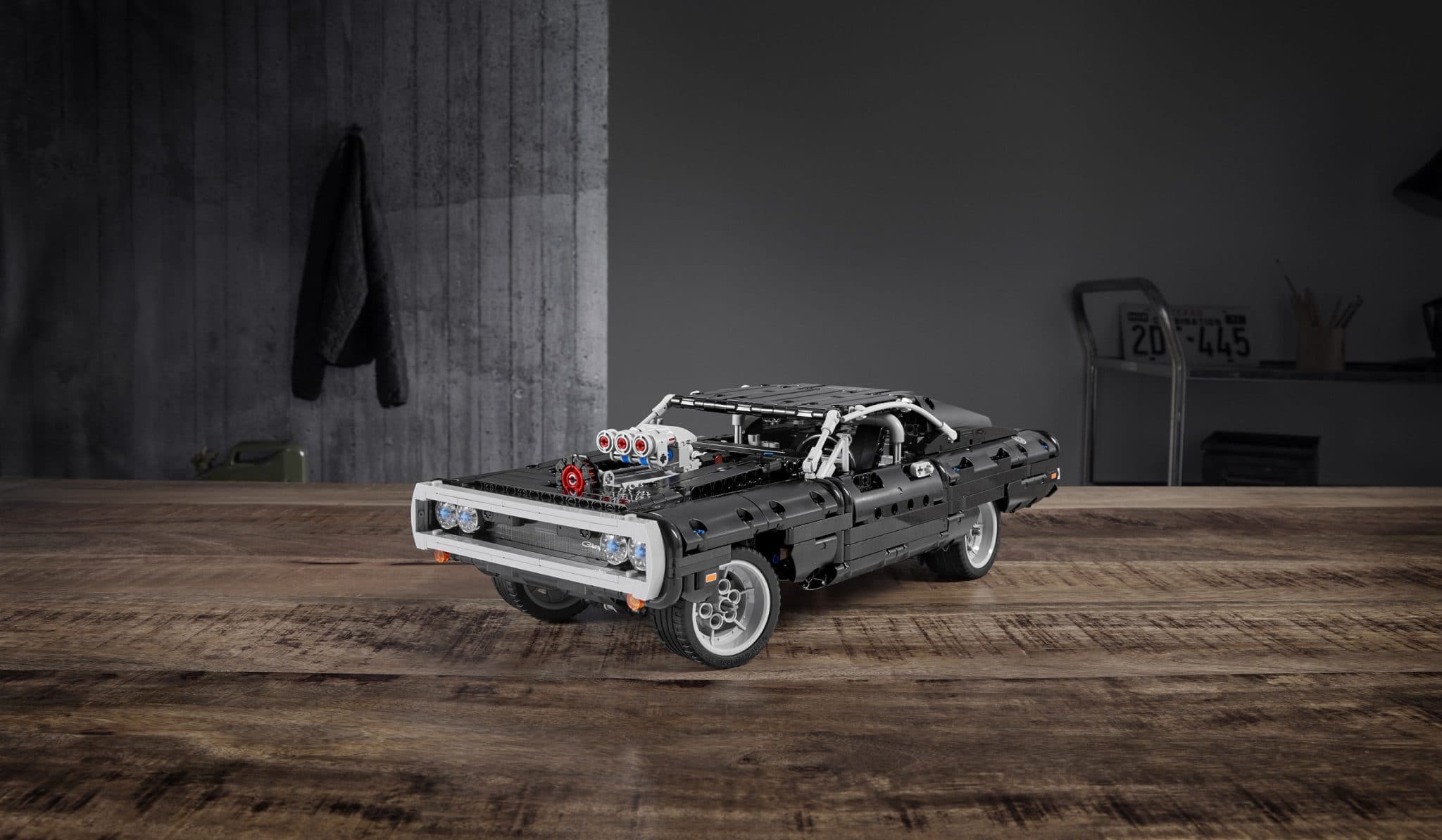 مجموعة الليغو LEGO® Technic™ Dom’s Dodge Charger