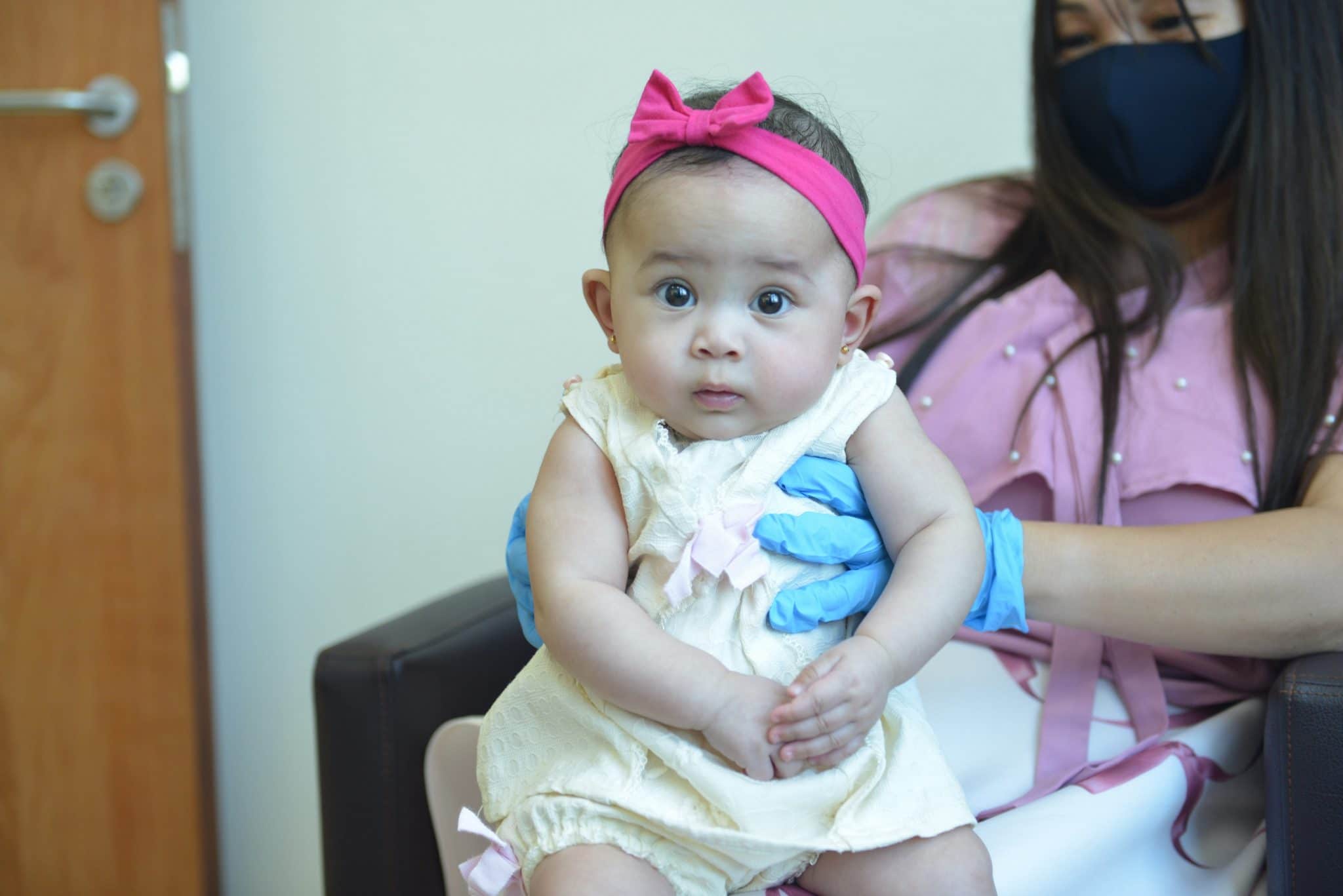 قصة شفاء أصغر طفلة مُصابة بكورونا في مستشفى الزهراء دبي‎