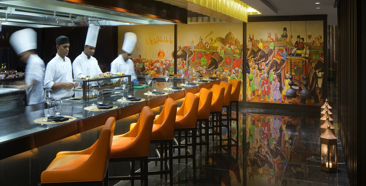 مطاعم أعادة إفتتاح أبوابها في الخليج التجاري دبي خلال أزمة كورونا العالمية