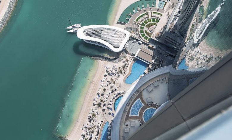 أبرز شواطئ الفنادق التي أعادة إفتتاح أبوابها رسمياً في أبوظبي