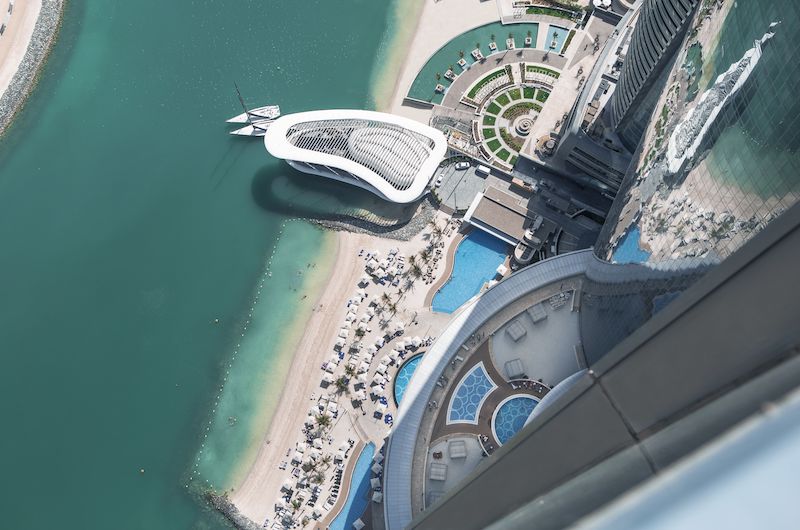 أبرز شواطئ الفنادق التي أعادة إفتتاح أبوابها رسمياً في أبوظبي