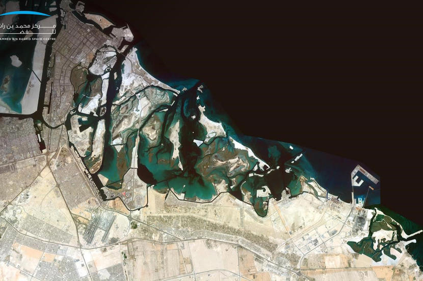 خريطة أبوظبي ودبي من الفضاء
