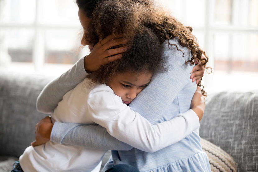خمسة طرق لدعم نفسية طفلك عند شعوره بالقلق