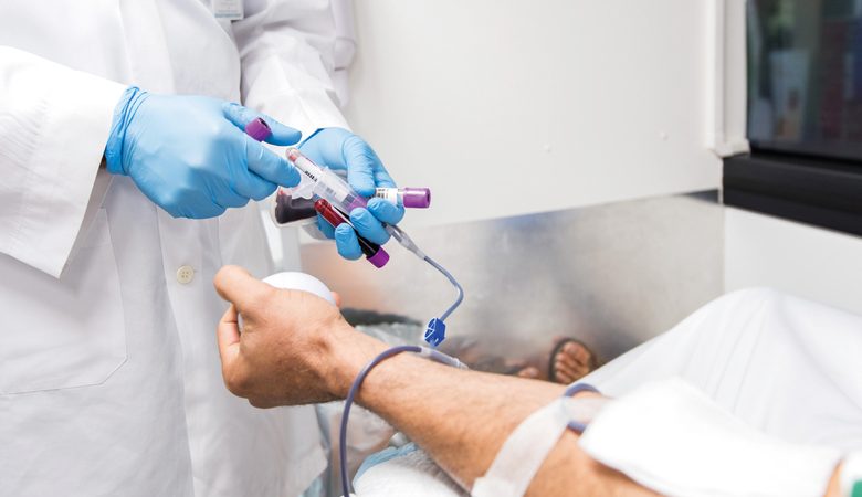 8 أسباب و فوائد ستدفعك الى التبرع بالدم في الإمارات