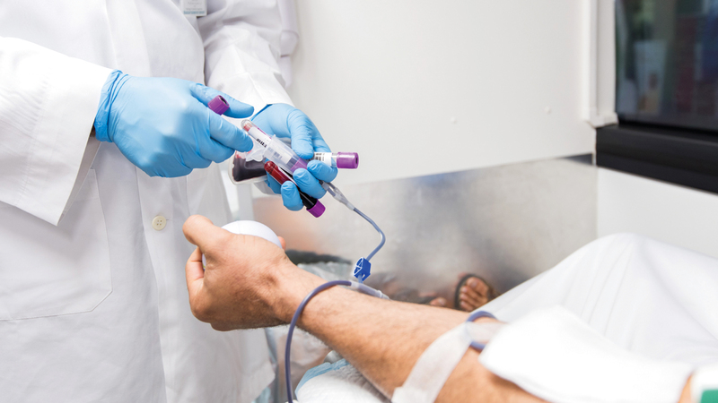8 أسباب و فوائد ستدفعك الى التبرع بالدم في الإمارات