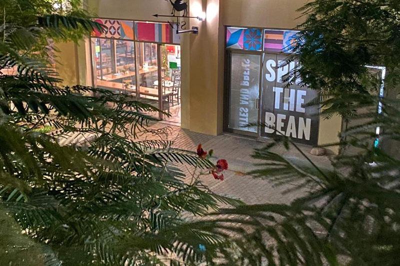 مقهى Spill The Bean