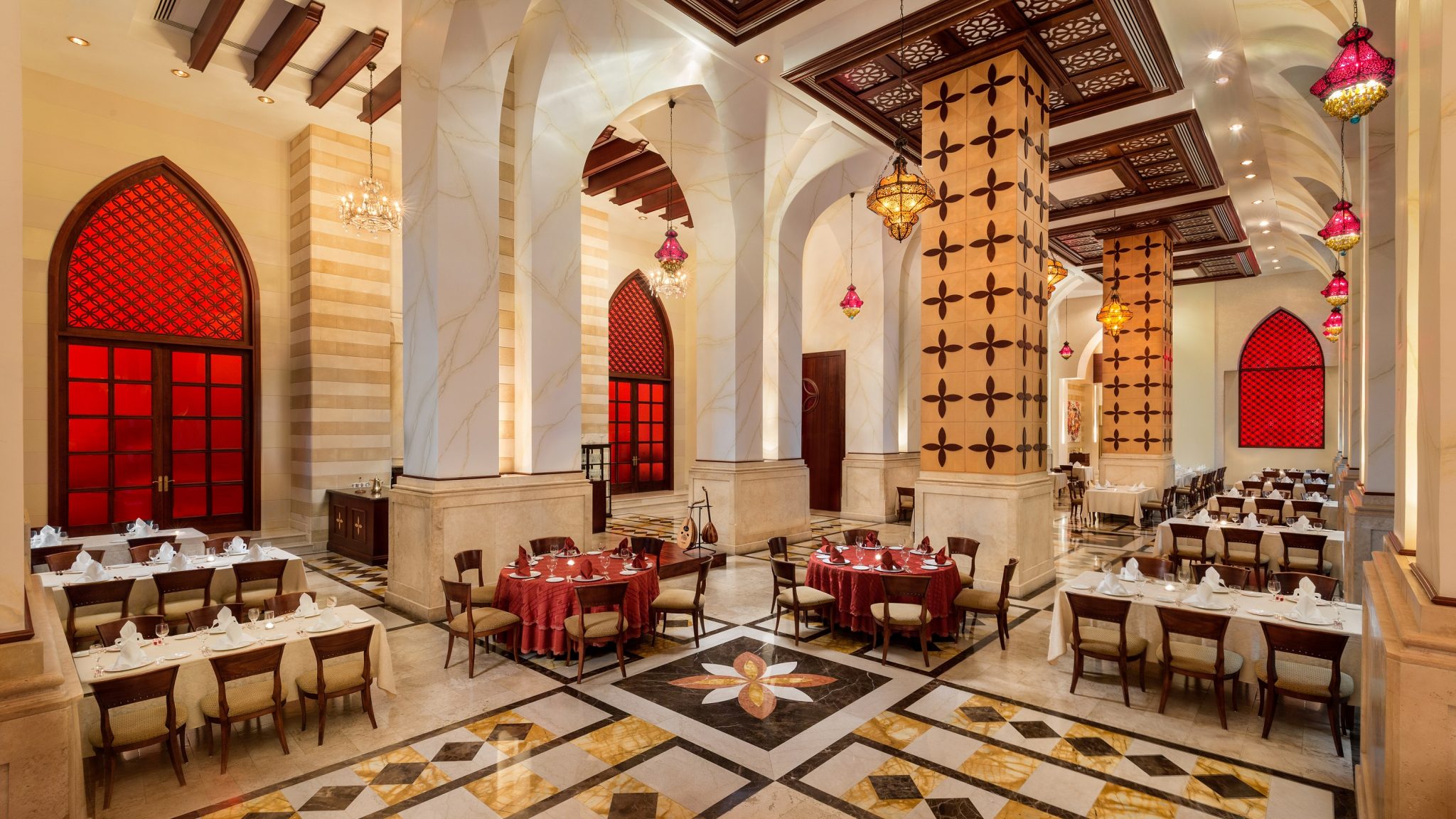 إستمتعوا بأفضل تجارب الطعام في فندق قصر الإمارات