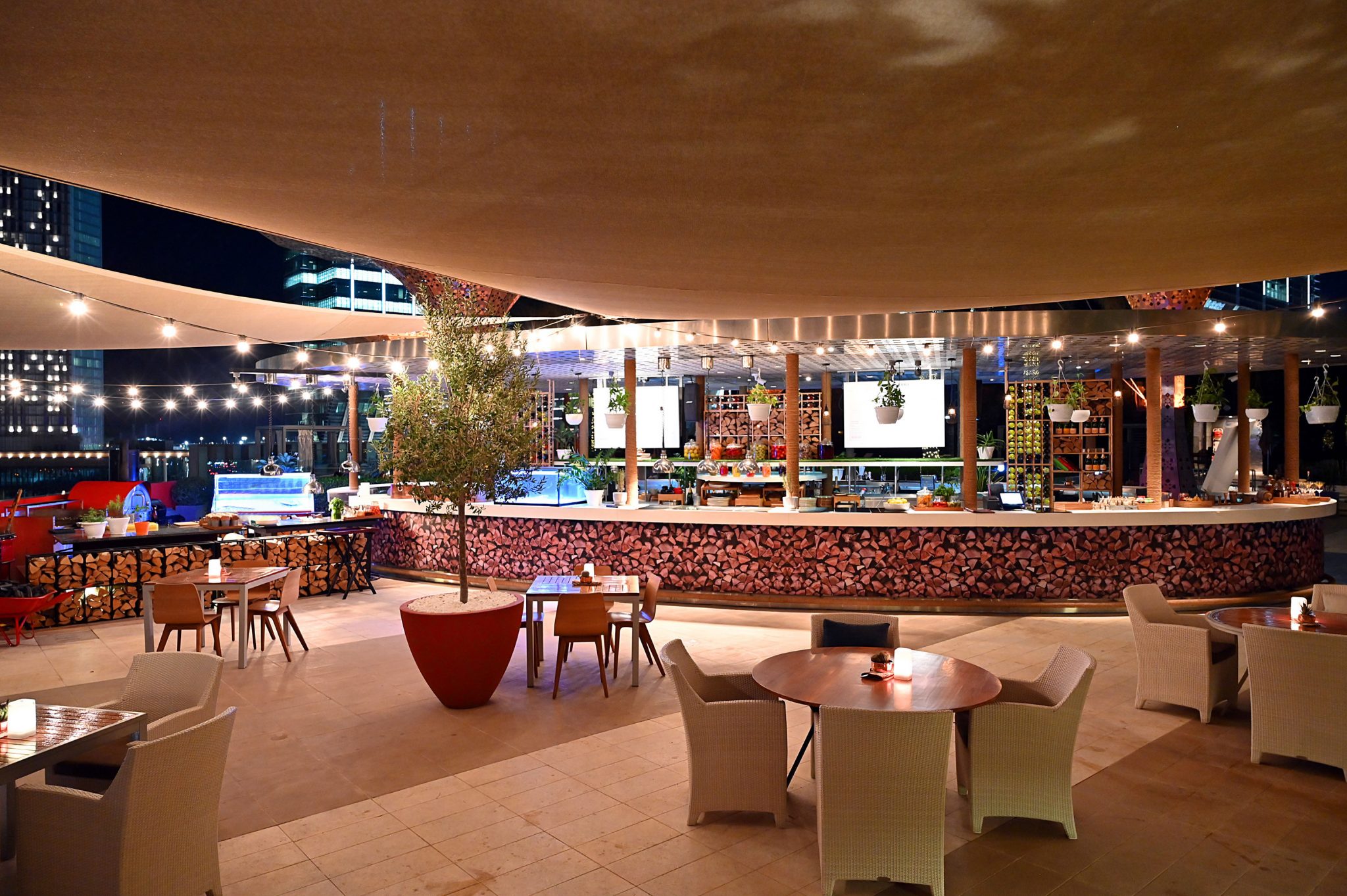 مطعم غلو بفندق روزوود أبوظبي ينظم أمسيات وود آند فاير 2020
