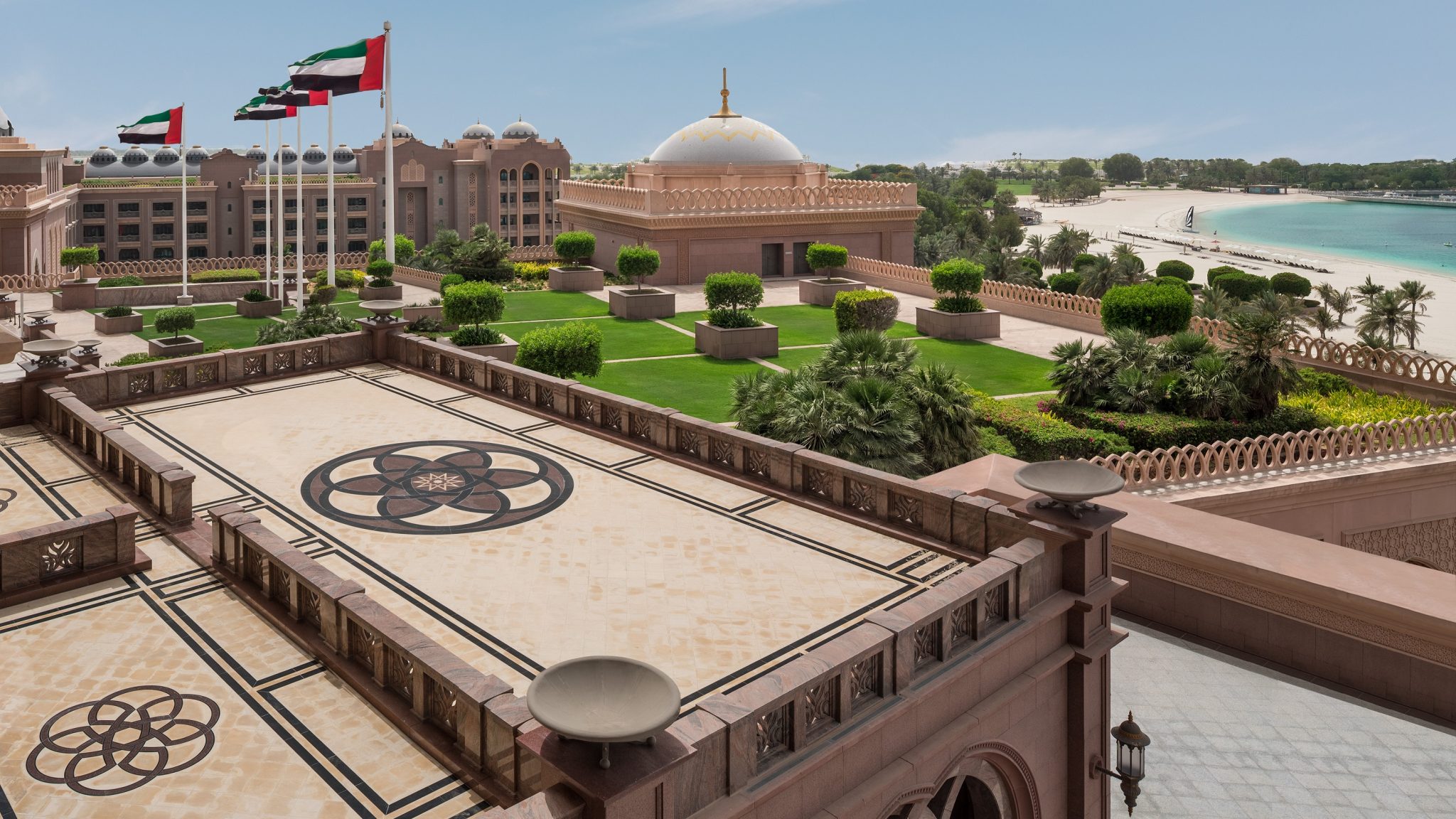عروض فندق قصر الإمارات إحتفالاً باليوم الوطني ال 49