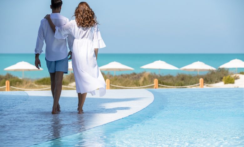 High_resolution_300dpi-Jumeirah at Saadiyat Island Resort – Lifestyle – Western Couple – Pool