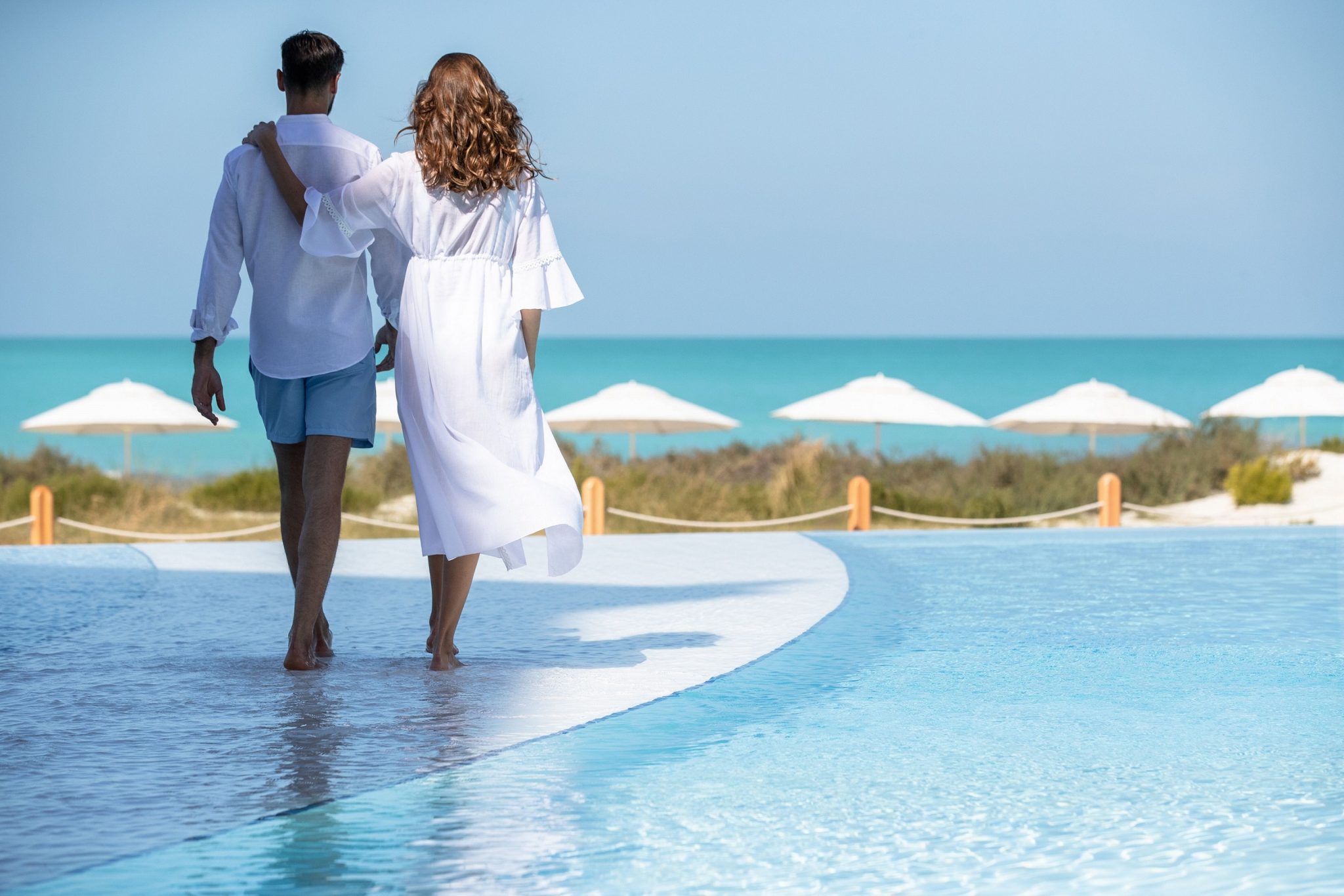 High_resolution_300dpi-Jumeirah at Saadiyat Island Resort – Lifestyle – Western Couple – Pool