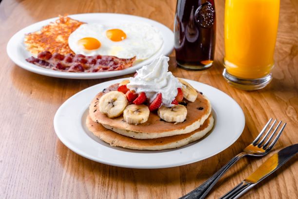Pancakes and Denny’s for only AED 25 (1)