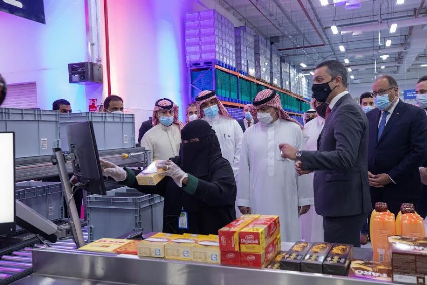 ماجد الفطيم تفتتح أول مركز آلي لتحضير الطلبات عبر الإنترنت في السعودية
