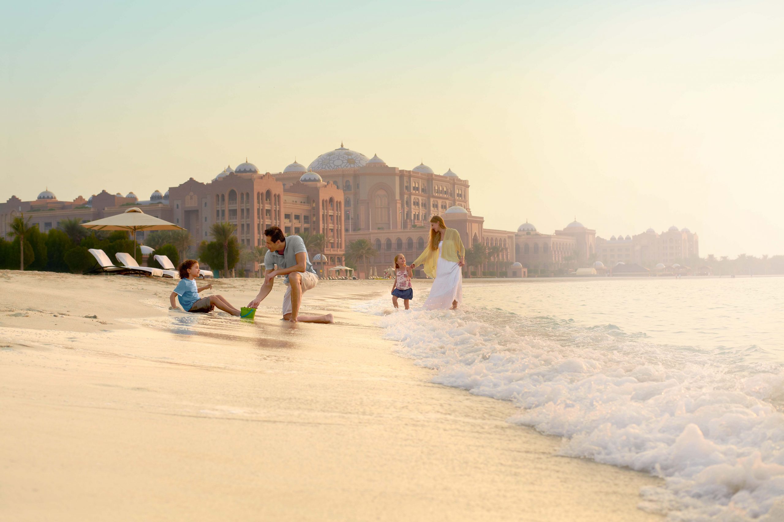 abu-dhabi-emirates-palace-Beach-families-by-mo
