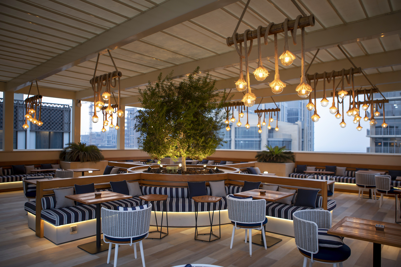 فندق دايز باي ويندام ديرة يعيد إفتتاح مطعميه إل بومودورو و إسبيريا