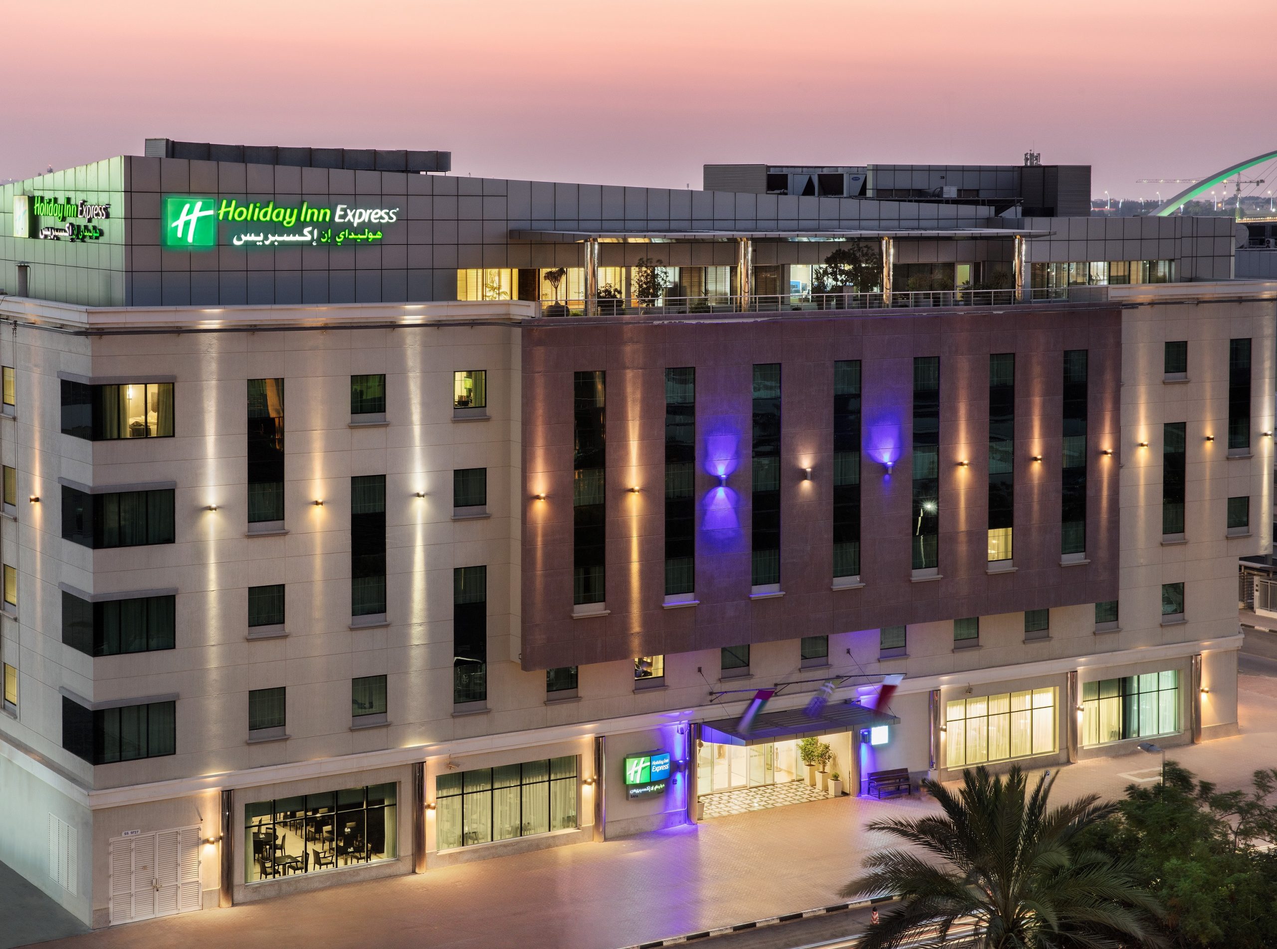 ترقية جميع فنادق هوليداي إن إكسبريس في دبي إلى تصنيف 3 نجوم