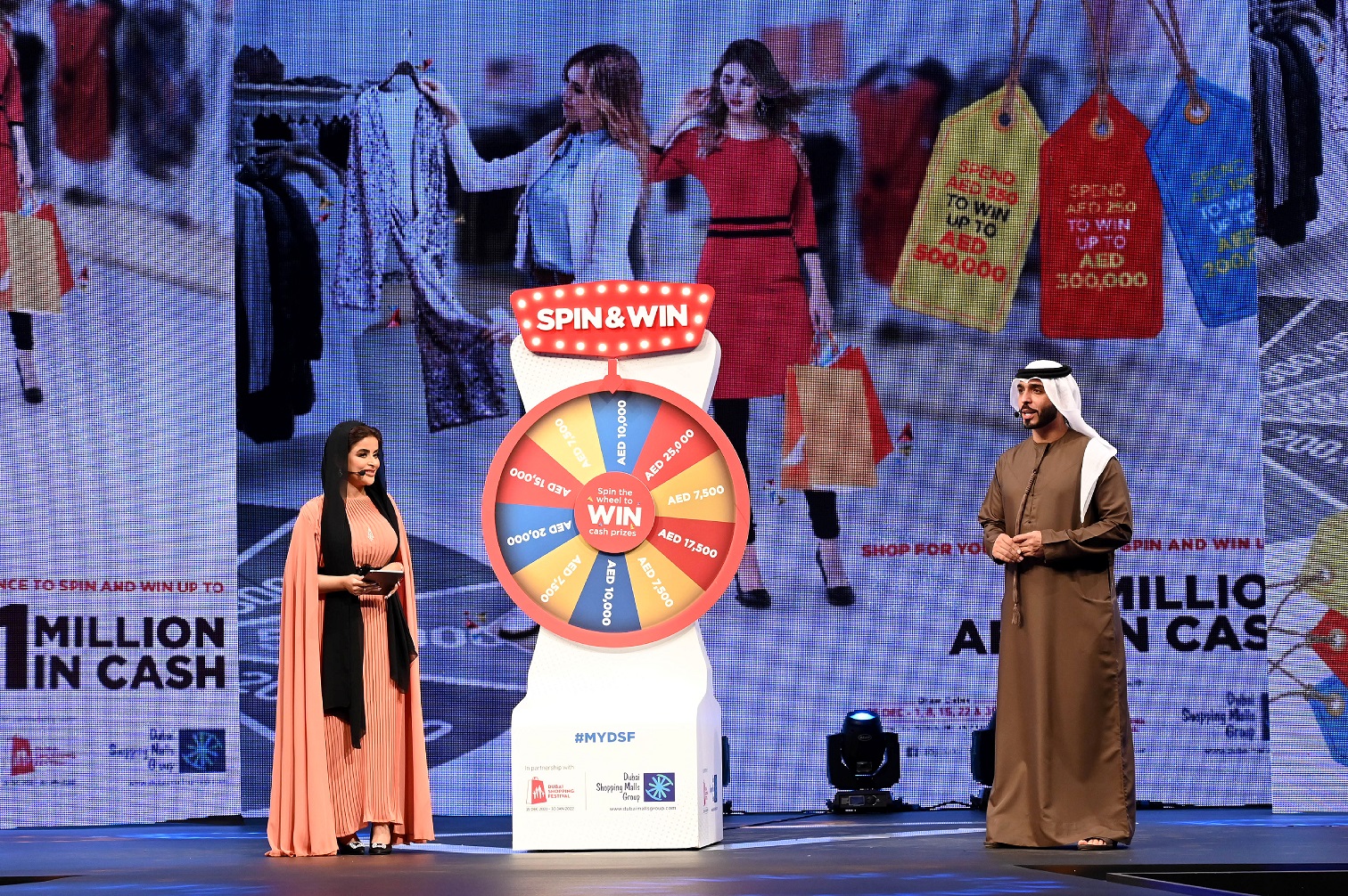 جوائز نقدية تصل إلى مليون درهم خلال سحوبات مهرجان دبي للتسوق 2022