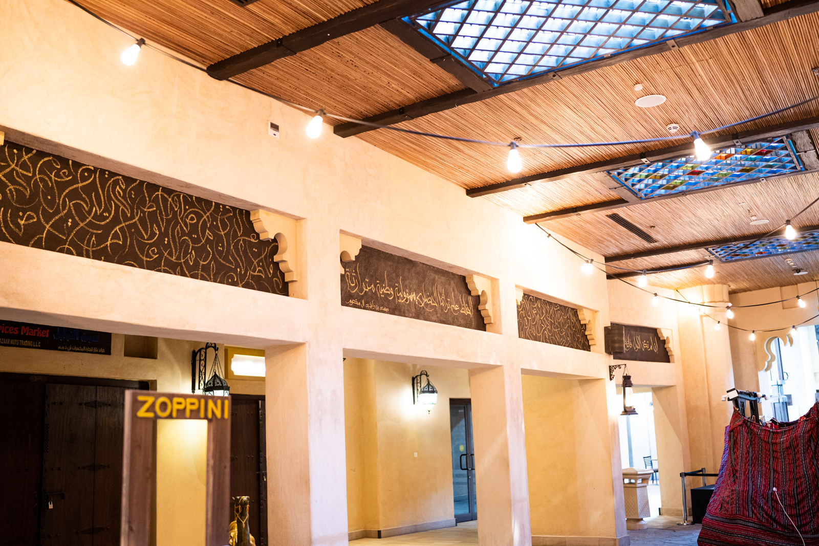 جداريات تضم اقتباسات ملهمة لحاكم دبي