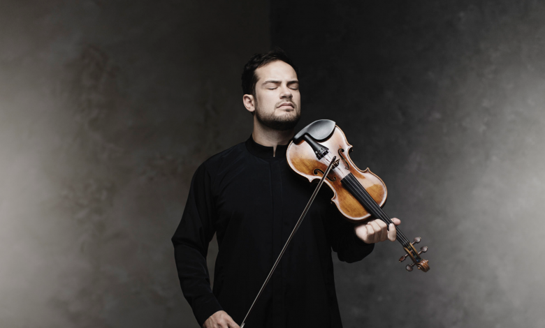 عازف الكمان البلجيكي العالمي مارك بوشكوف يحل ضيفاً على دبي أوبرا خلال الشهر الجاري