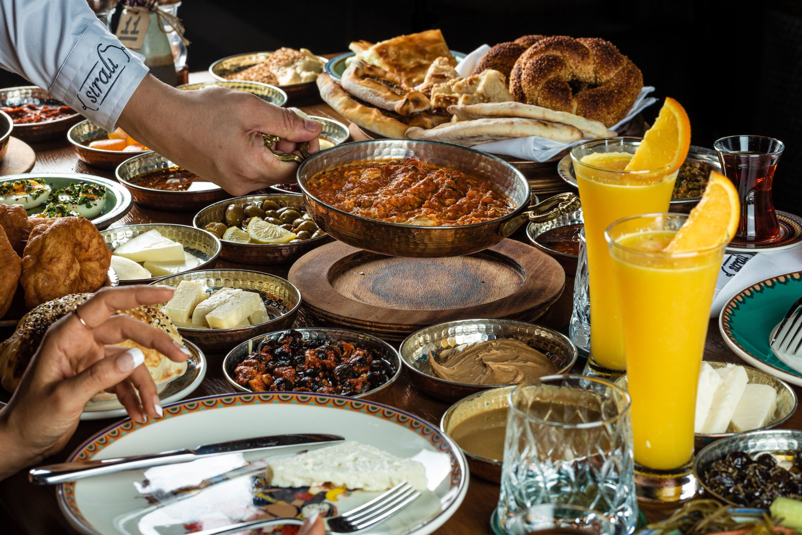 المطعم التركي الشهير سيرالي يطلق قائمة فطور تقليدية جديدة