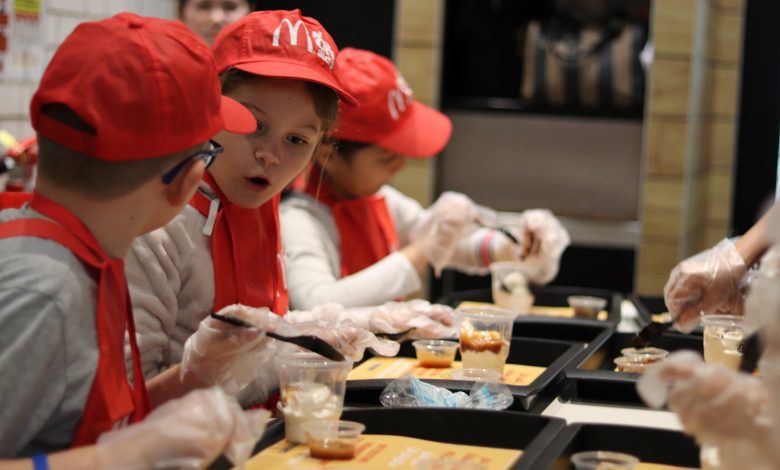 ماكدونالدز الإمارات تنظم مخيم صيفي للأطفال 2022