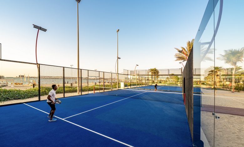 فندق الريتز-كارلتون دبي يفتتح ملعبين جديدن للبادل تنس