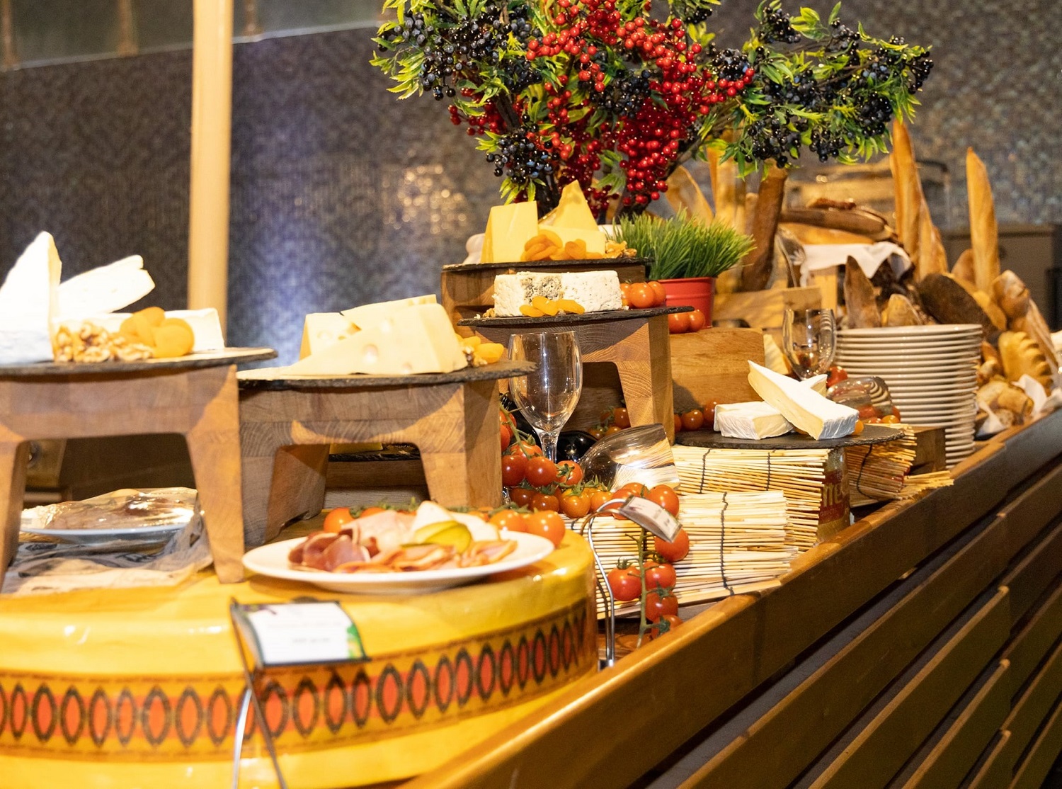 Street Food and Wine Market at Bab Al Qasr Hotel – IMG 4